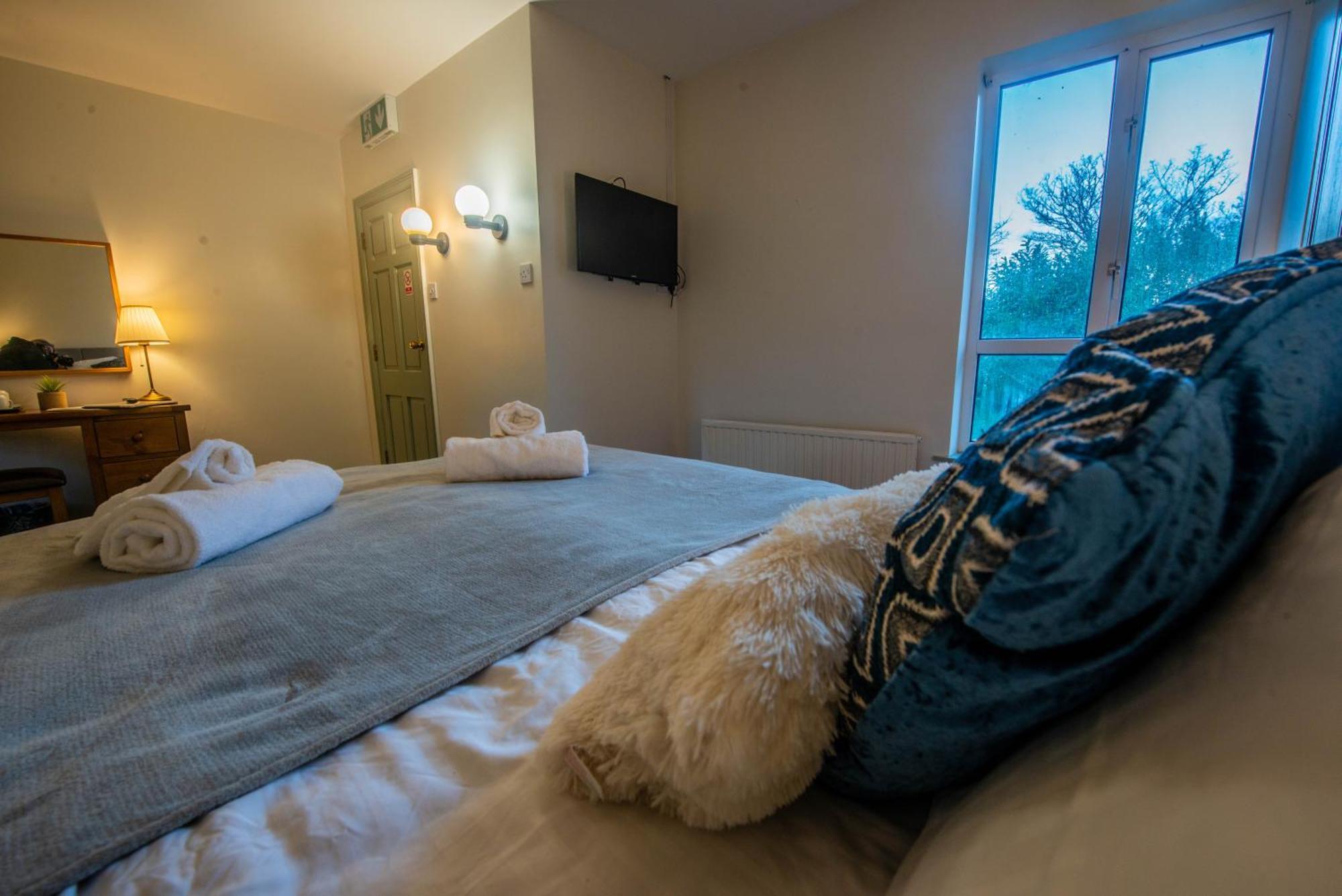 Greenfield Lodge Hotel Bar & Bistro Headford Bagian luar foto