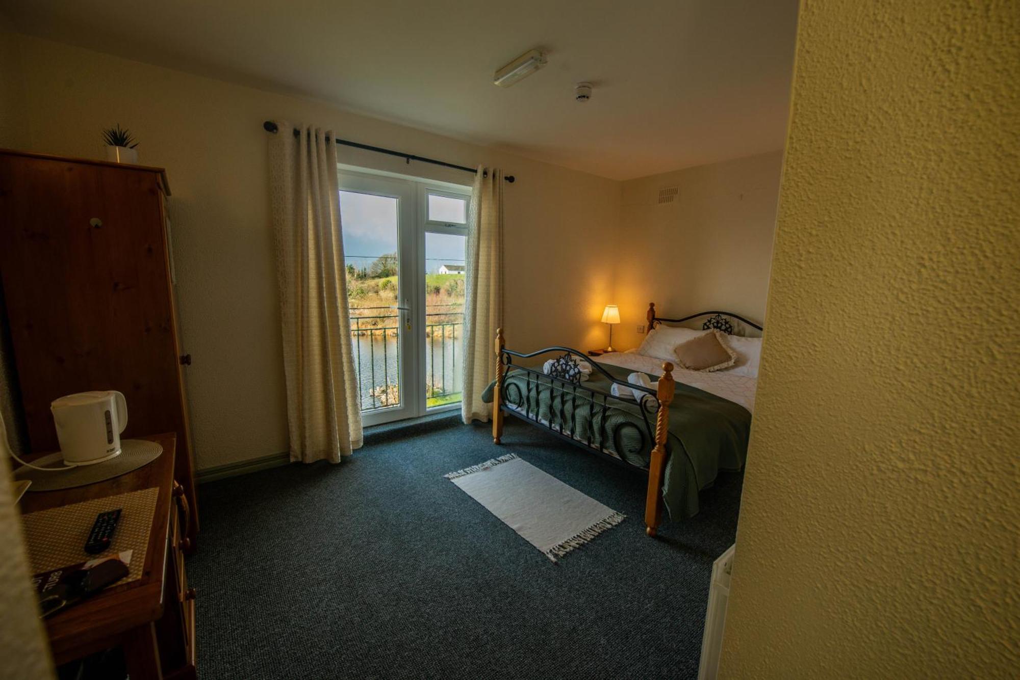 Greenfield Lodge Hotel Bar & Bistro Headford Bagian luar foto