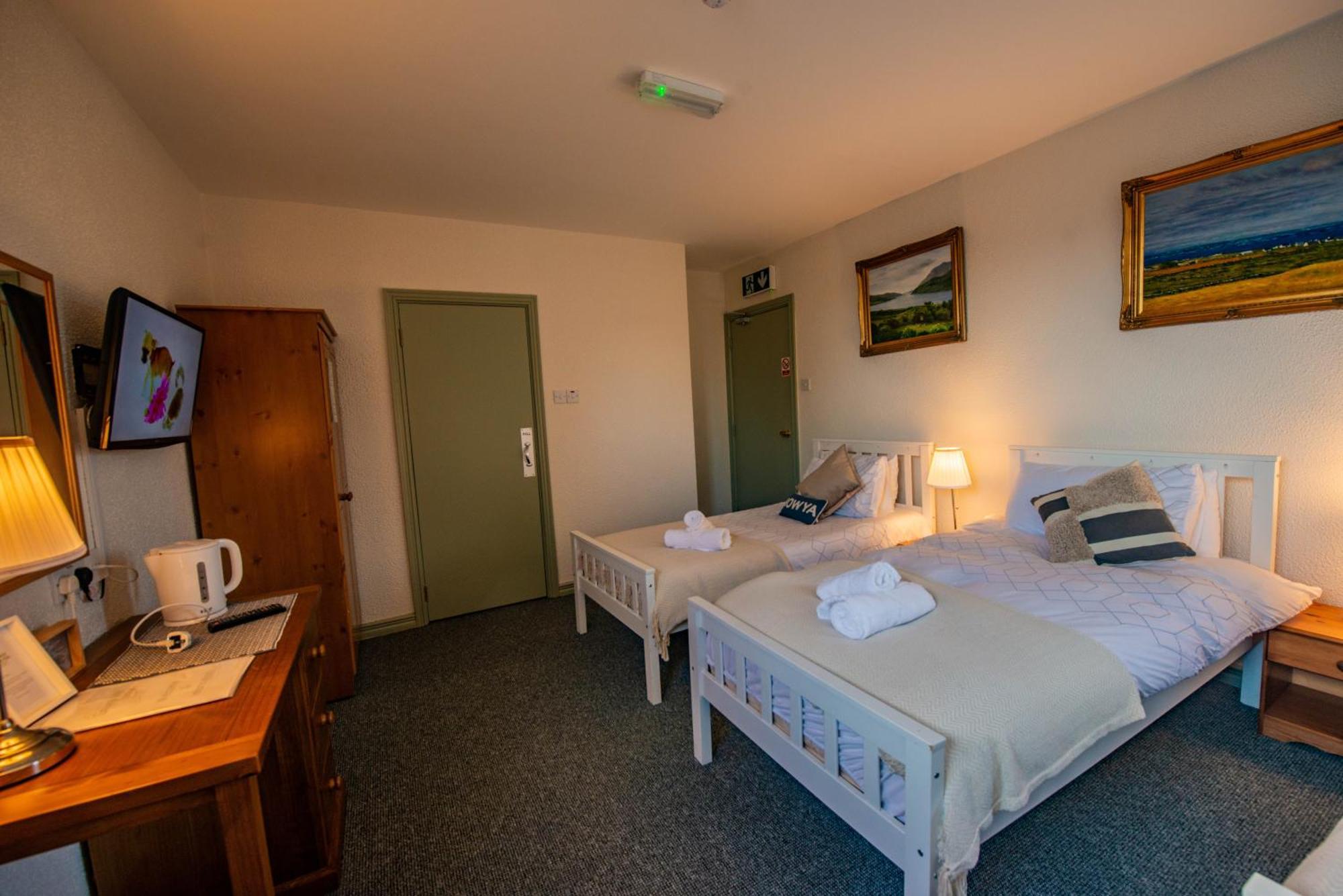 Greenfield Lodge Hotel Bar & Bistro Headford Bagian luar foto