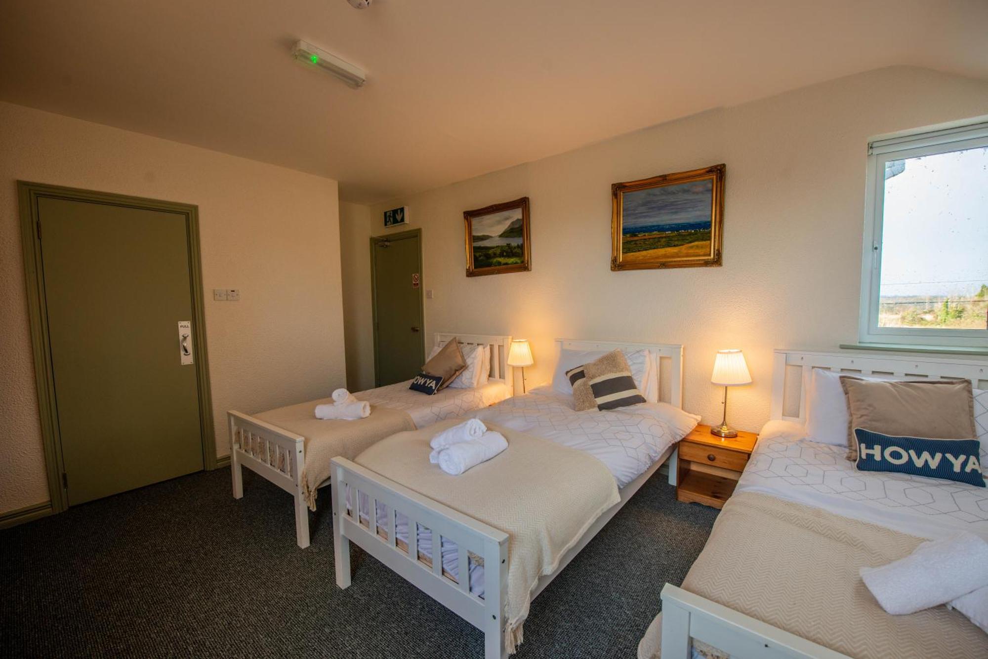 Greenfield Lodge Hotel Bar & Bistro Headford Bagian luar foto