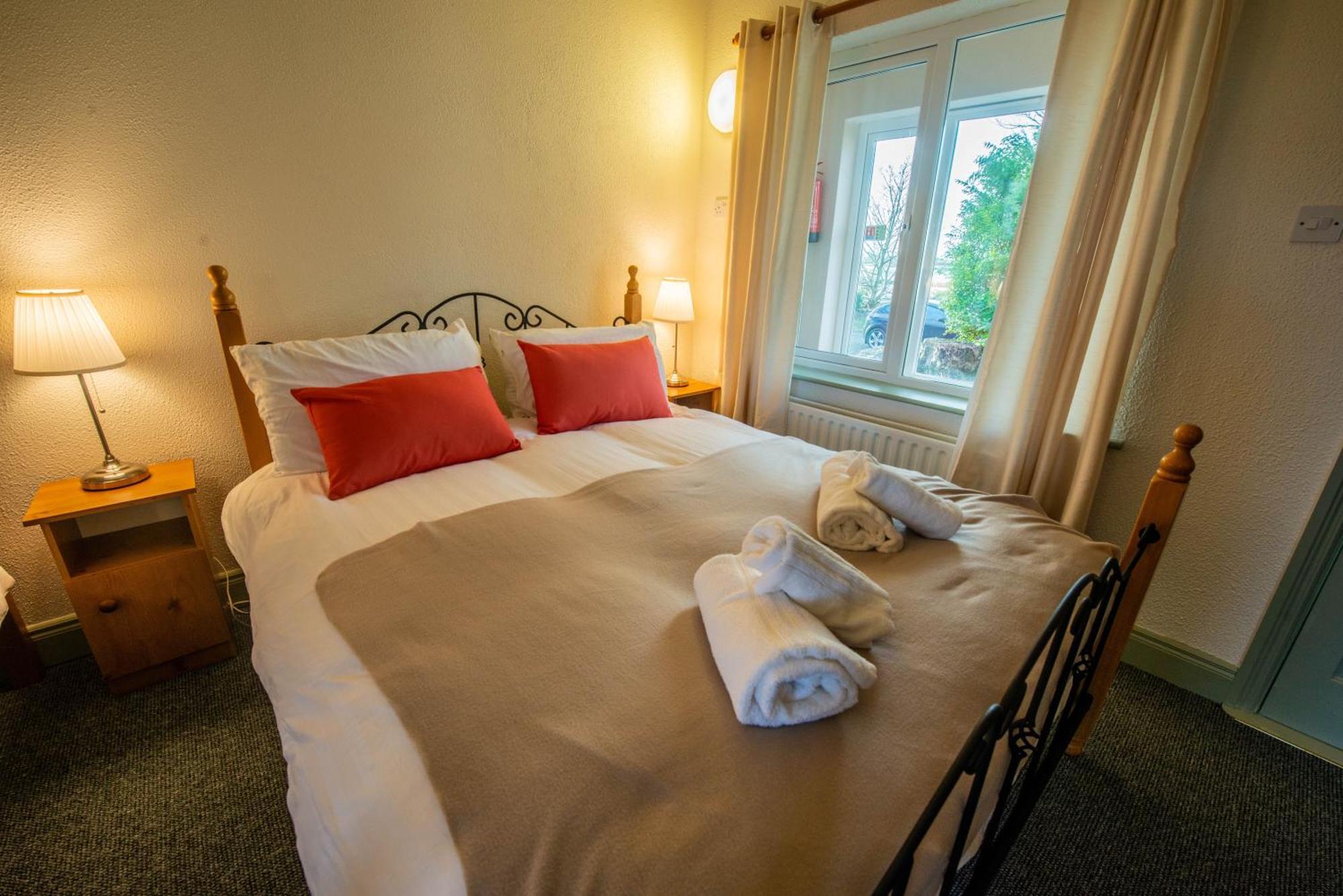 Greenfield Lodge Hotel Bar & Bistro Headford Bagian luar foto