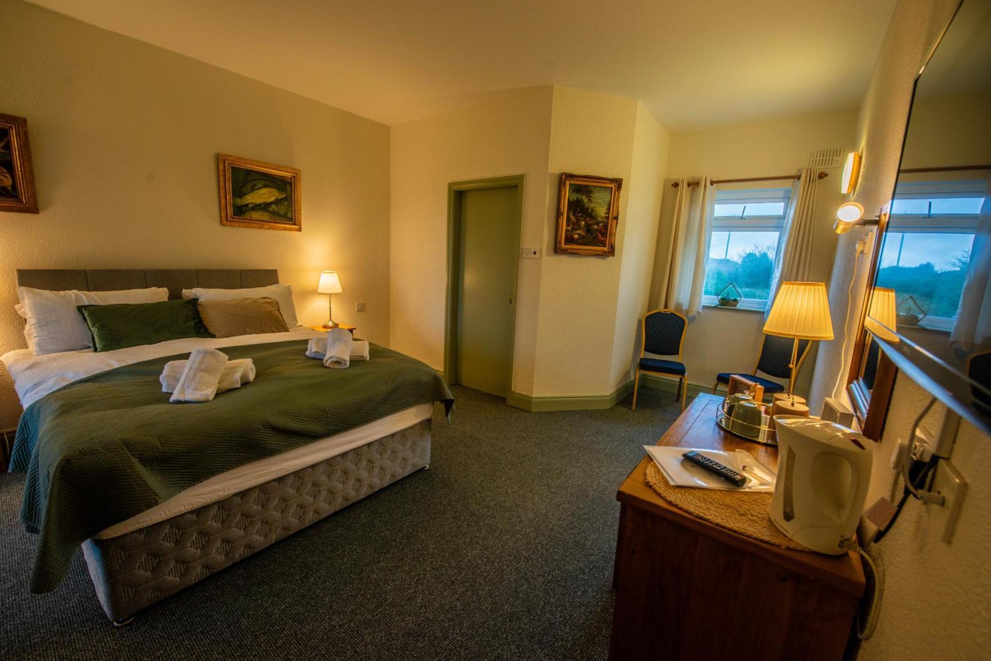 Greenfield Lodge Hotel Bar & Bistro Headford Bagian luar foto