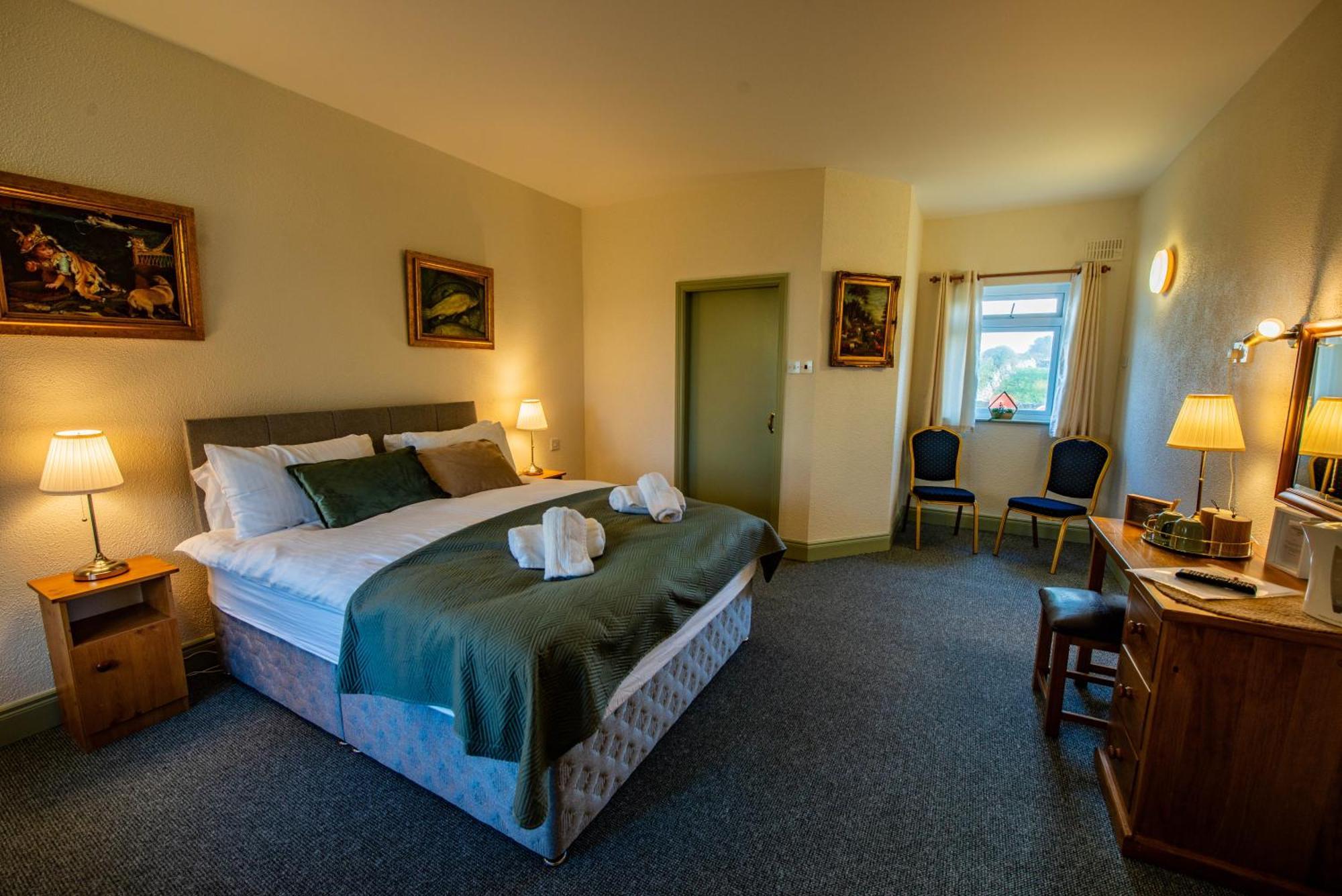 Greenfield Lodge Hotel Bar & Bistro Headford Bagian luar foto